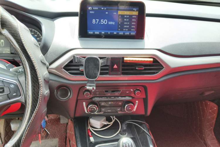 Used Dongfeng Fengon S560 2018 1.8L Manual Urban Model 7 Seats Audio And AC Panel