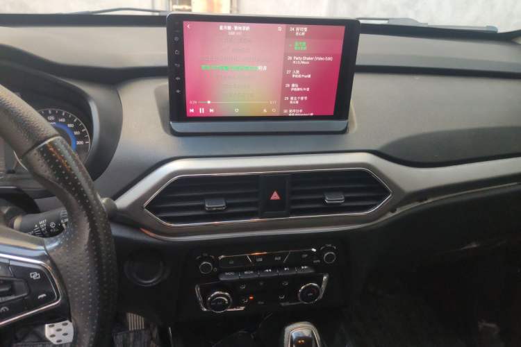 Used Dongfeng Fengon S560 2018 1.8L CVT Elite Model 7 Seats Audio And AC Panel