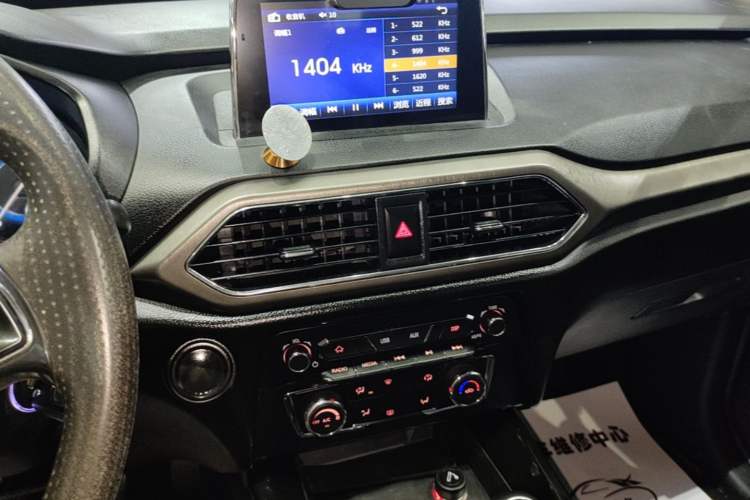Used Dongfeng Fengon S560 2018 1.8L Manual Comfort 7-Seater Audio And AC Panel