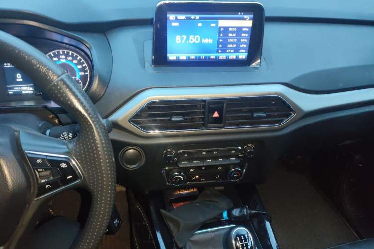 Used Dongfeng Fengon S560 2018 1.8L Manual Urban Model 7 Seats Audio And AC Panel