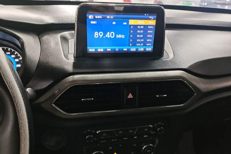 Used Dongfeng Fengon S560 2018 1.8L Manual Comfort 7-Seater Audio And AC Panel
