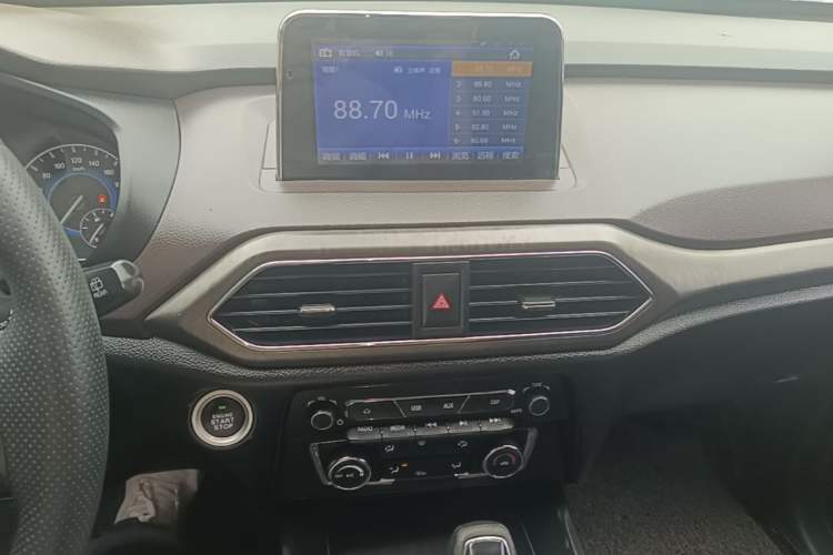 Used Dongfeng Fengon S560 2018 1.8L CVT Smart Connect 7-Seater Audio And AC Panel