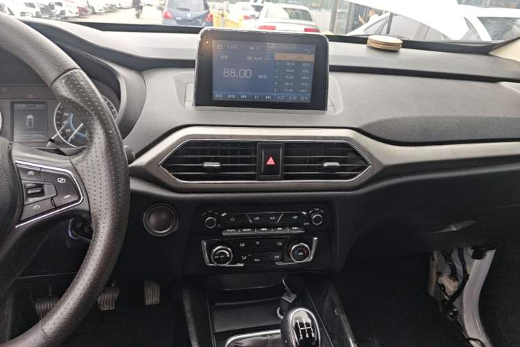 Used Dongfeng Fengon S560 2018 1.8L Manual Urban Model 7 Seats Audio And AC Panel