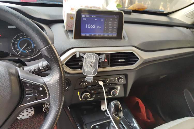 Used Dongfeng Fengon S560 2018 1.8L CVT Elite Model 7 Seats Audio And AC Panel