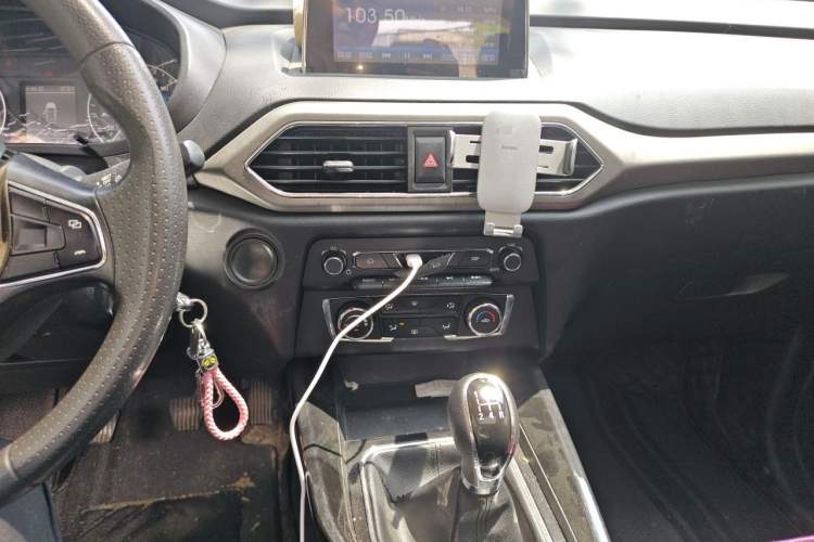 Used Dongfeng Fengon S560 2018 1.8L Manual Comfort 7-Seater Audio And AC Panel