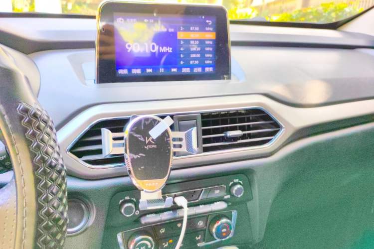 Used Dongfeng Fengon S560 2018 1.8L CVT Elite Model 7 Seats Audio And AC Panel