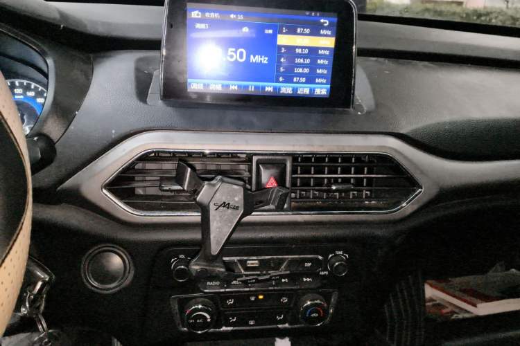 Used Dongfeng Fengon S560 2018 1.8L Manual Comfort 7-Seater Audio And AC Panel
