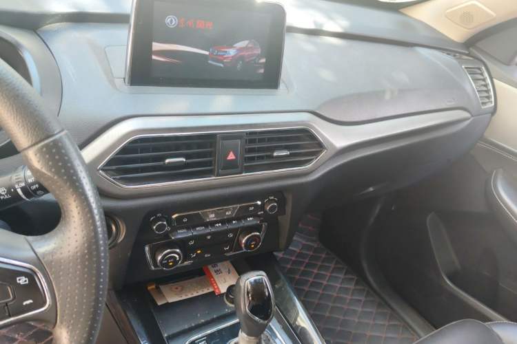 Used Dongfeng Fengon S560 2018 1.8L CVT Elite Model 7 Seats Audio And AC Panel