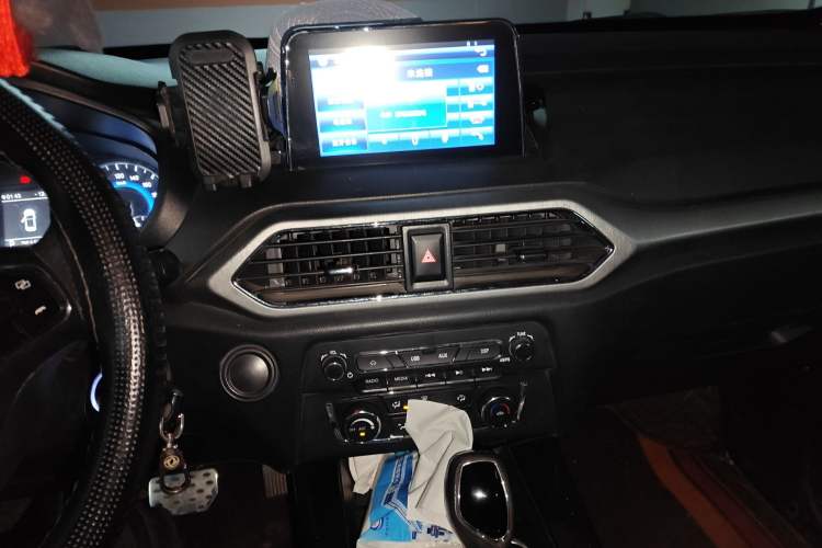 Used Dongfeng Fengon S560 2018 1.8L CVT Urban Model 7 Seats Audio And AC Panel
