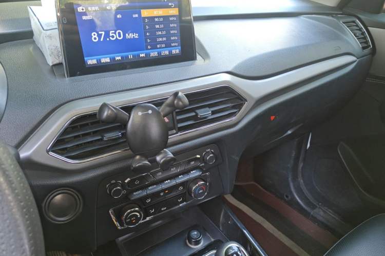 Used Dongfeng Fengon S560 2018 1.8L Manual Urban Model 7 Seats Audio And AC Panel