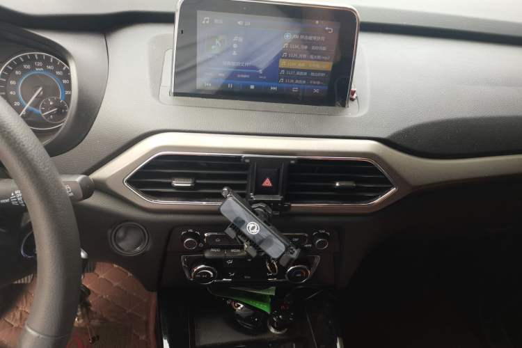 Used Dongfeng Fengon S560 2018 1.8L Manual Urban Model 7 Seats Audio And AC Panel