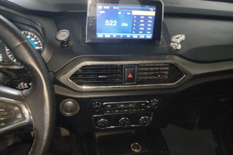 Used Dongfeng Fengon S560 2018 1.8L Manual Elite 7-Seater Audio And AC Panel