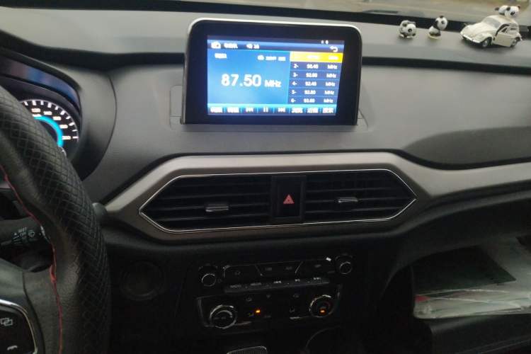 Used Dongfeng Fengon S560 2018 1.8L Manual Urban Model 7 Seats Audio And AC Panel