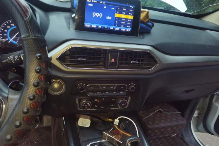 Used Dongfeng Fengon S560 2018 1.8L CVT Elite Model 7 Seats Audio And AC Panel
