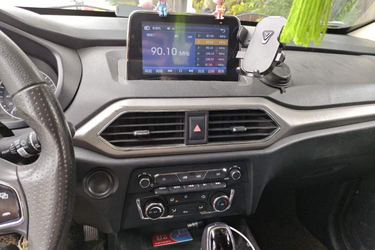 Used Dongfeng Fengon S560 2018 1.8L CVT Elite Model 7 Seats Audio And AC Panel