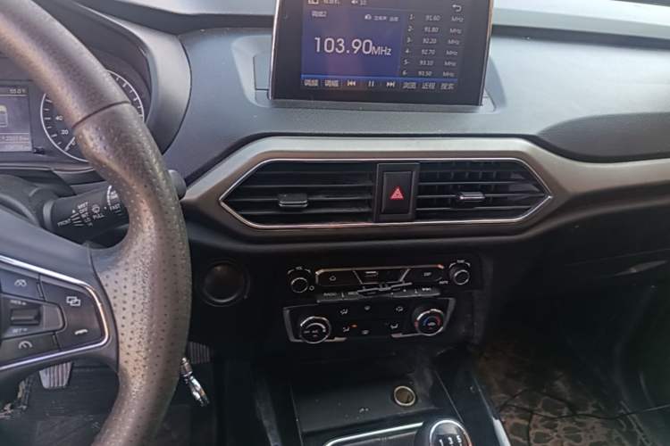 Used Dongfeng Fengon S560 2018 1.8L Manual Comfort 7-Seater Audio And AC Panel