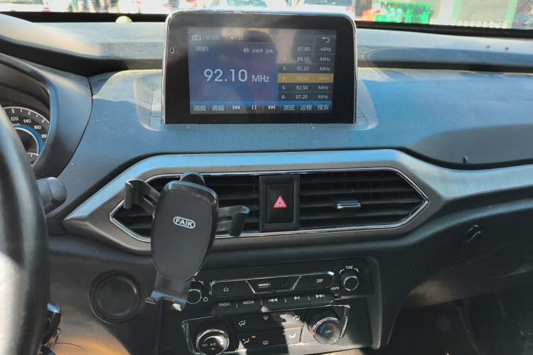 Used Dongfeng Fengon S560 2018 1.8L Manual Comfort 7-Seater Audio And AC Panel