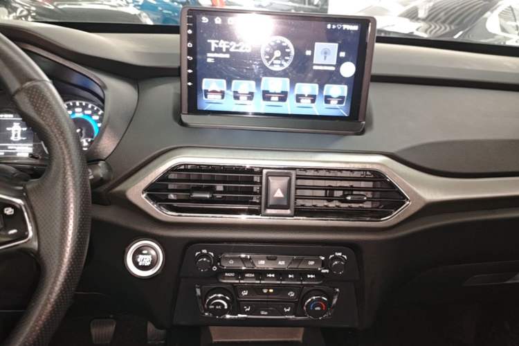 Used Dongfeng Fengon S560 2018 1.8L Manual Luxury 7-Seater Audio And AC Panel