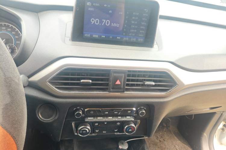 Used Dongfeng Fengon S560 2018 1.8L Manual Urban Model 5 Seats Audio And AC Panel
