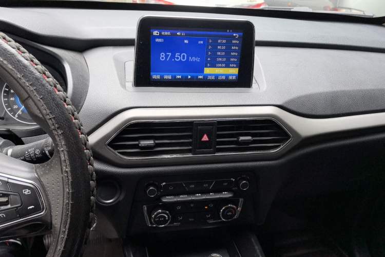 Used Dongfeng Fengon S560 2018 1.8L Manual Urban Model 5 Seats Audio And AC Panel