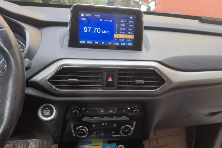 Used Dongfeng Fengon S560 2018 1.8L Manual Comfort 7-Seater Audio And AC Panel