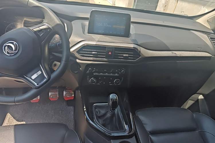 Used Dongfeng Fengon S560 2018 1.8L Manual Comfort 7-Seater Audio And AC Panel