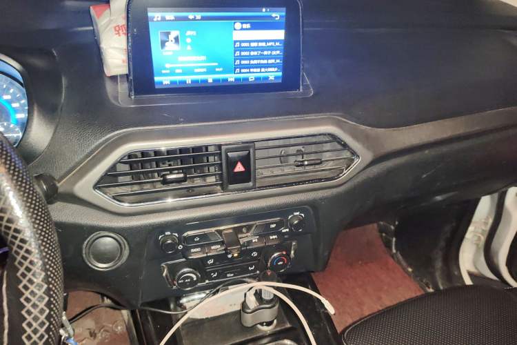 Used Dongfeng Fengon S560 2018 1.8L Manual Urban Model 7 Seats Audio And AC Panel