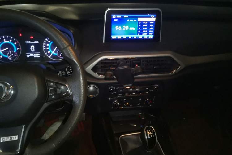 Used Dongfeng Fengon S560 2018 1.8L Manual Urban Model 5 Seats Audio And AC Panel