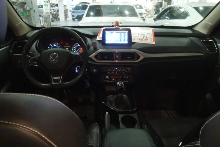 Used Dongfeng Fengon S560 2018 1.8L Manual Urban Model 7 Seats Center Console