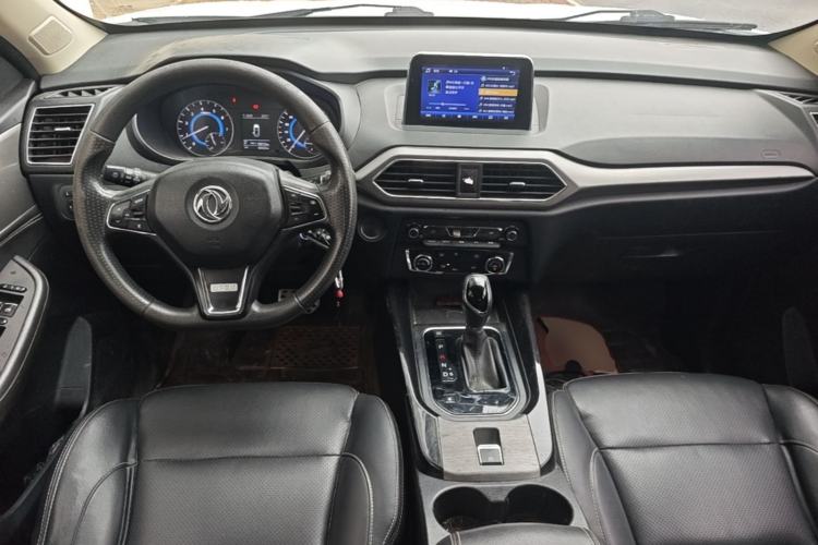 Used Dongfeng Fengon S560 2018 1.8L CVT Elite Model 7 Seats Center Console