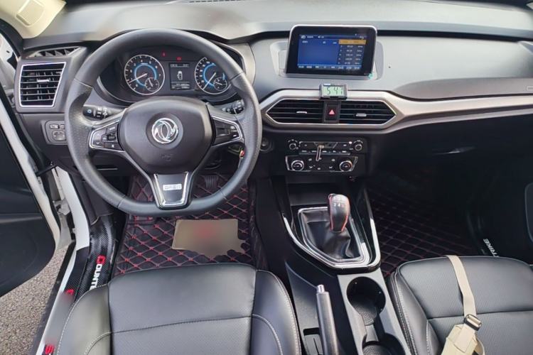 Used Dongfeng Fengon S560 2018 1.8L Manual Comfort 7-Seater Center Console