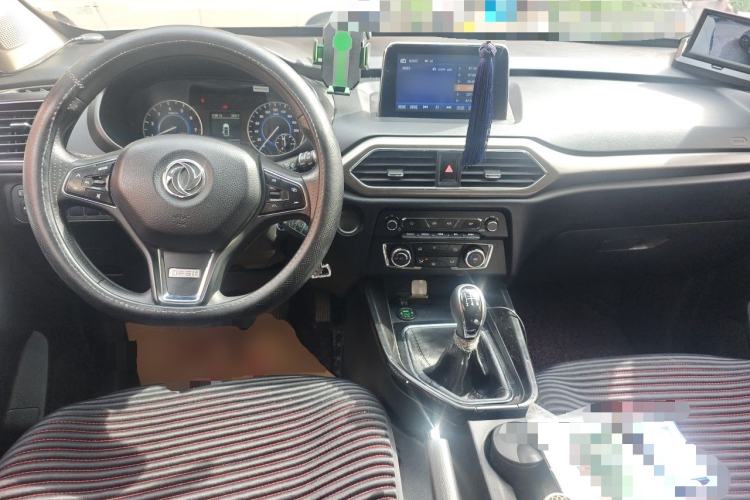 Used Dongfeng Fengon S560 2018 1.8L Manual Comfort 7-Seater Center Console