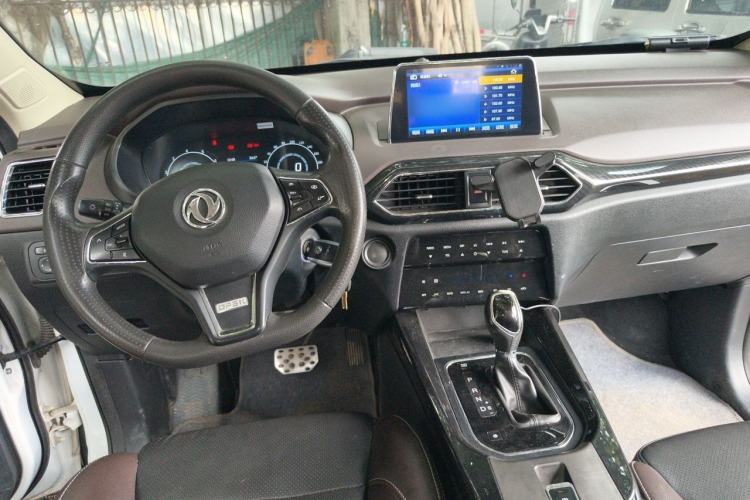 Used Dongfeng Fengon S560 2018 1.8L CVT Comfort Model 7 Seats Center Console