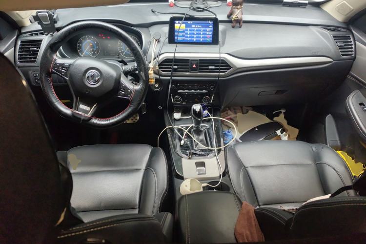Used Dongfeng Fengon S560 2018 1.8L CVT Elite Model 7 Seats Center Console