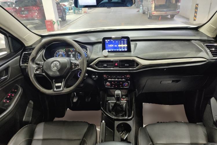 Used Dongfeng Fengon S560 2018 1.8L Manual Comfort 7-Seater Center Console