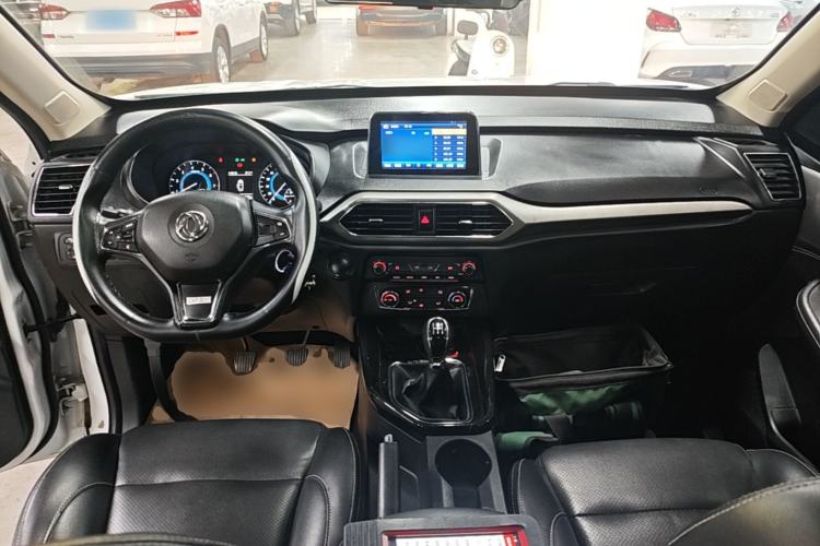 Used Dongfeng Fengon S560 2018 1.8L Manual Comfort 7-Seater Center Console