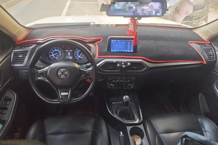 Used Dongfeng Fengon S560 2018 1.8L Manual Comfort 7-Seater Center Console