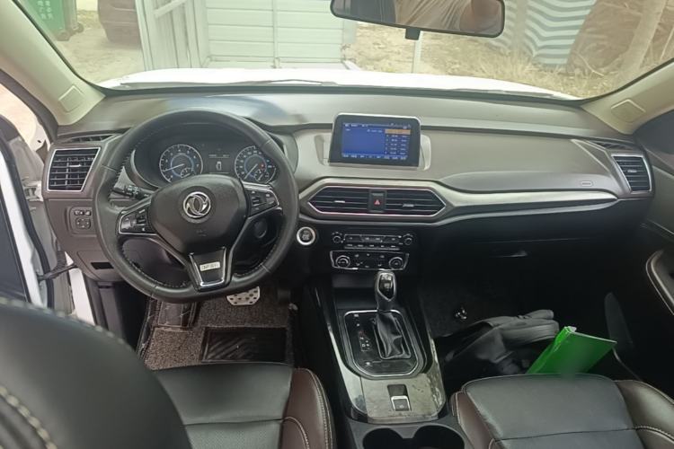 Used Dongfeng Fengon S560 2018 1.8L CVT Smart Connect 7-Seater Center Console
