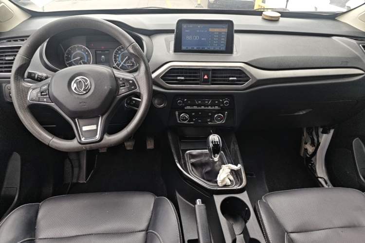 Used Dongfeng Fengon S560 2018 1.8L Manual Urban Model 7 Seats Center Console