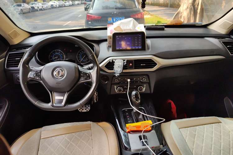 Used Dongfeng Fengon S560 2018 1.8L CVT Elite Model 7 Seats Center Console