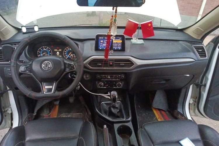 Used Dongfeng Fengon S560 2018 1.8L Manual Comfort 7-Seater Center Console