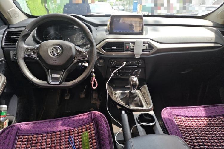 Used Dongfeng Fengon S560 2018 1.8L Manual Comfort 7-Seater Center Console