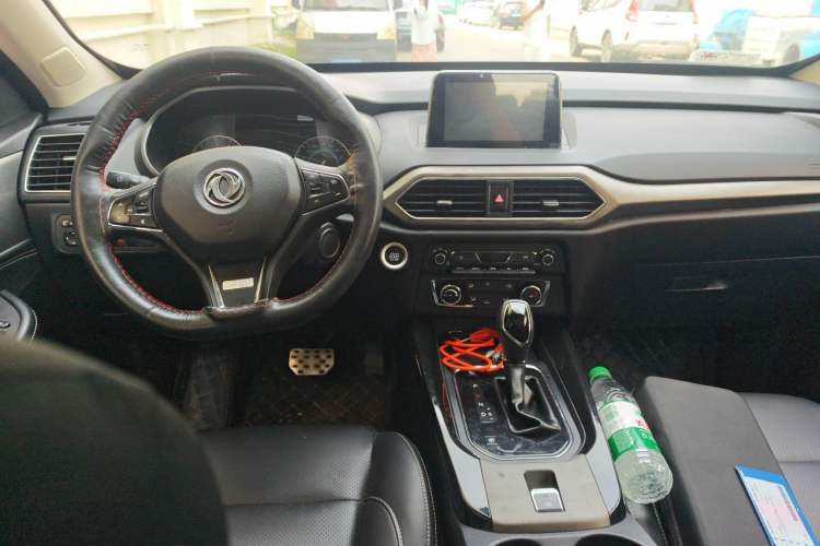 Used Dongfeng Fengon S560 2018 Upgraded Model 1.8L CVT Smart Connect 7-Seater Center Console