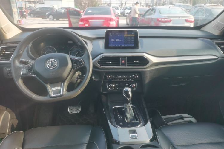 Used Dongfeng Fengon S560 2018 1.8L CVT Elite Model 7 Seats Center Console