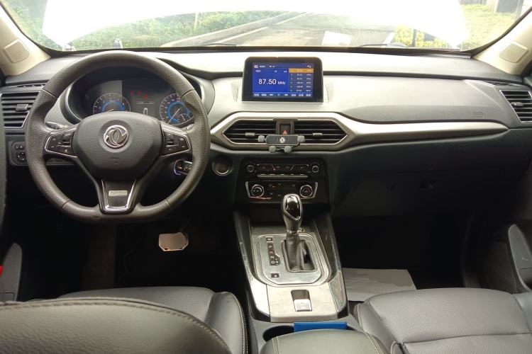 Used Dongfeng Fengon S560 2018 1.8L CVT Elite Model 7 Seats Center Console