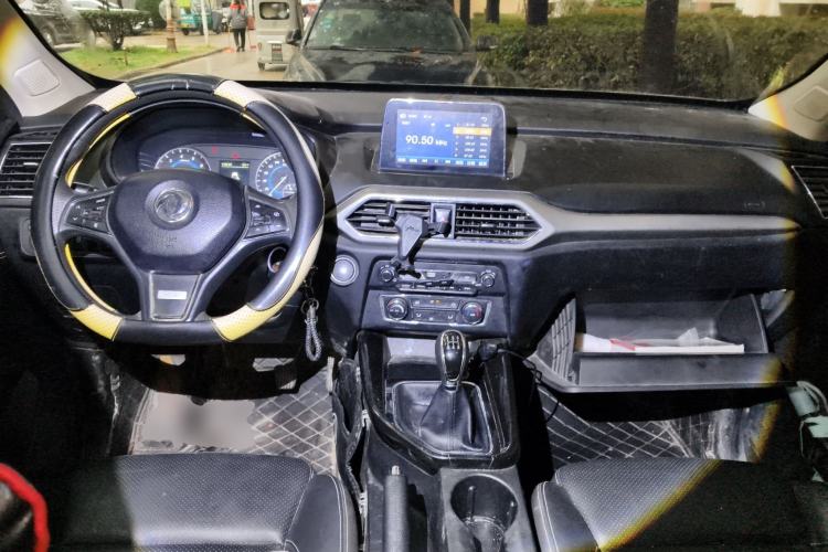 Used Dongfeng Fengon S560 2018 1.8L Manual Comfort 7-Seater Center Console