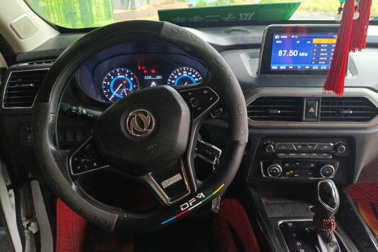 Used Dongfeng Fengon S560 2018 1.8L CVT Elite Model 7 Seats Center Console