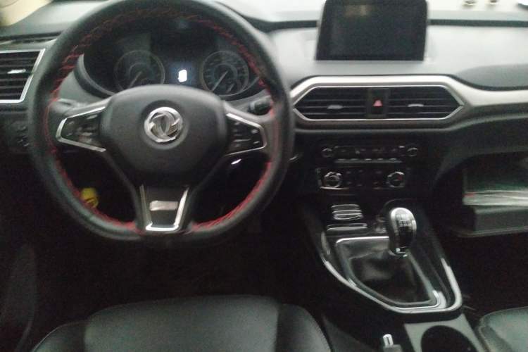 Used Dongfeng Fengon S560 2018 1.8L Manual Urban Model 7 Seats Center Console