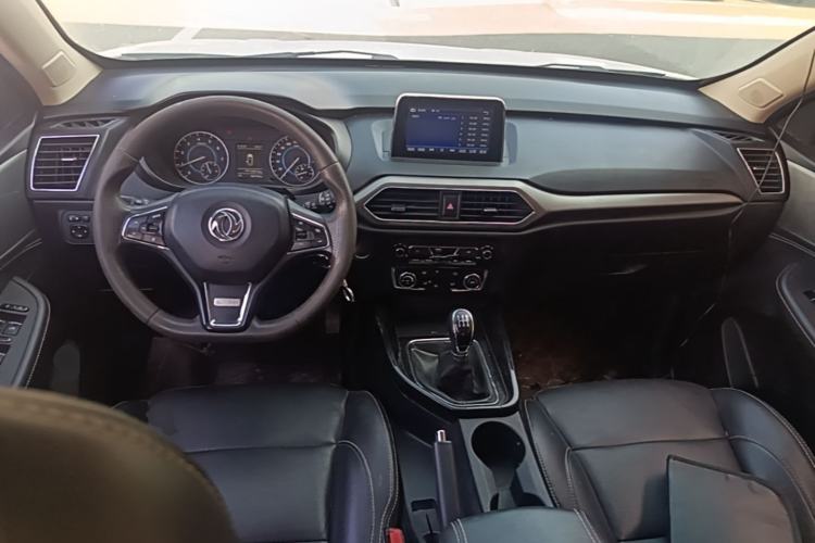 Used Dongfeng Fengon S560 2018 1.8L Manual Comfort 7-Seater Center Console
