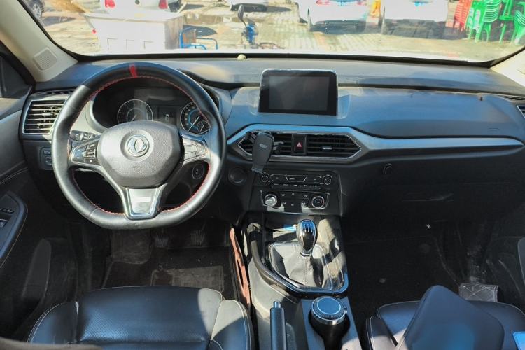 Used Dongfeng Fengon S560 2018 1.8L Manual Comfort 7-Seater Center Console